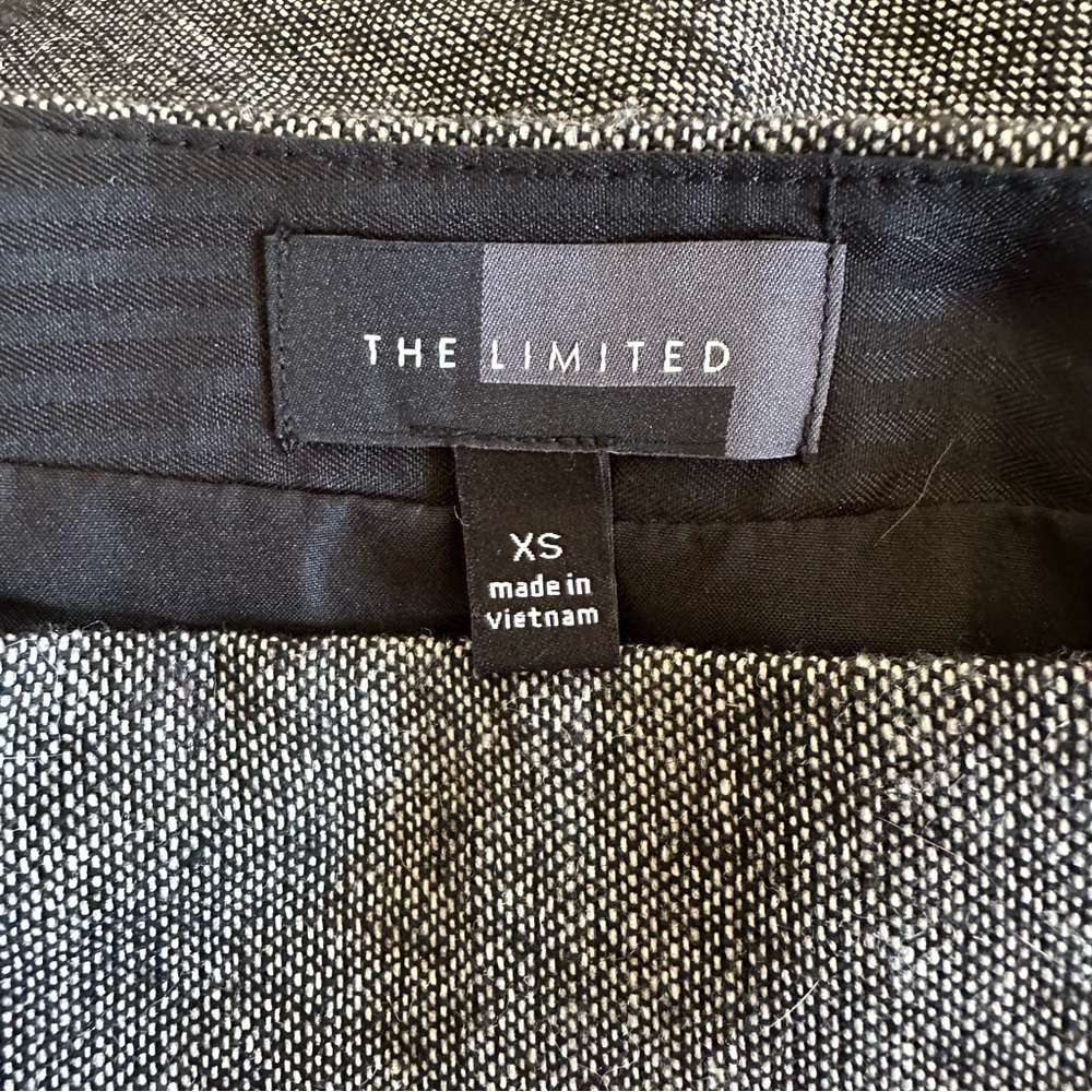 The Limited Grey Wool Tweed Skirt with Black Piping (EUC, Size XS) - Picture 4 of 5
